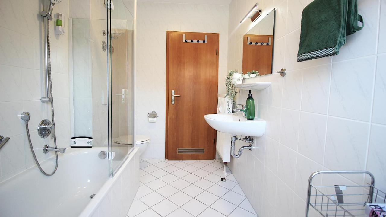 Homie Stay Zell - Apartment Mit Privatparkplatz Zell am Main Kültér fotó